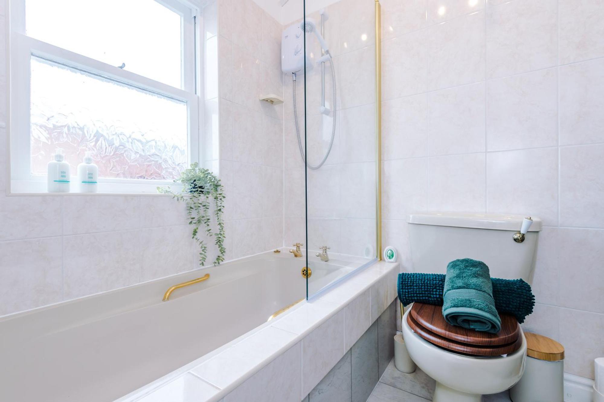 New! Stunning 2-Bed City-Centre Home In Chester By 53 Degrees Property - Ideal For Couples & Groups - Sleeps 6! Ngoại thất bức ảnh