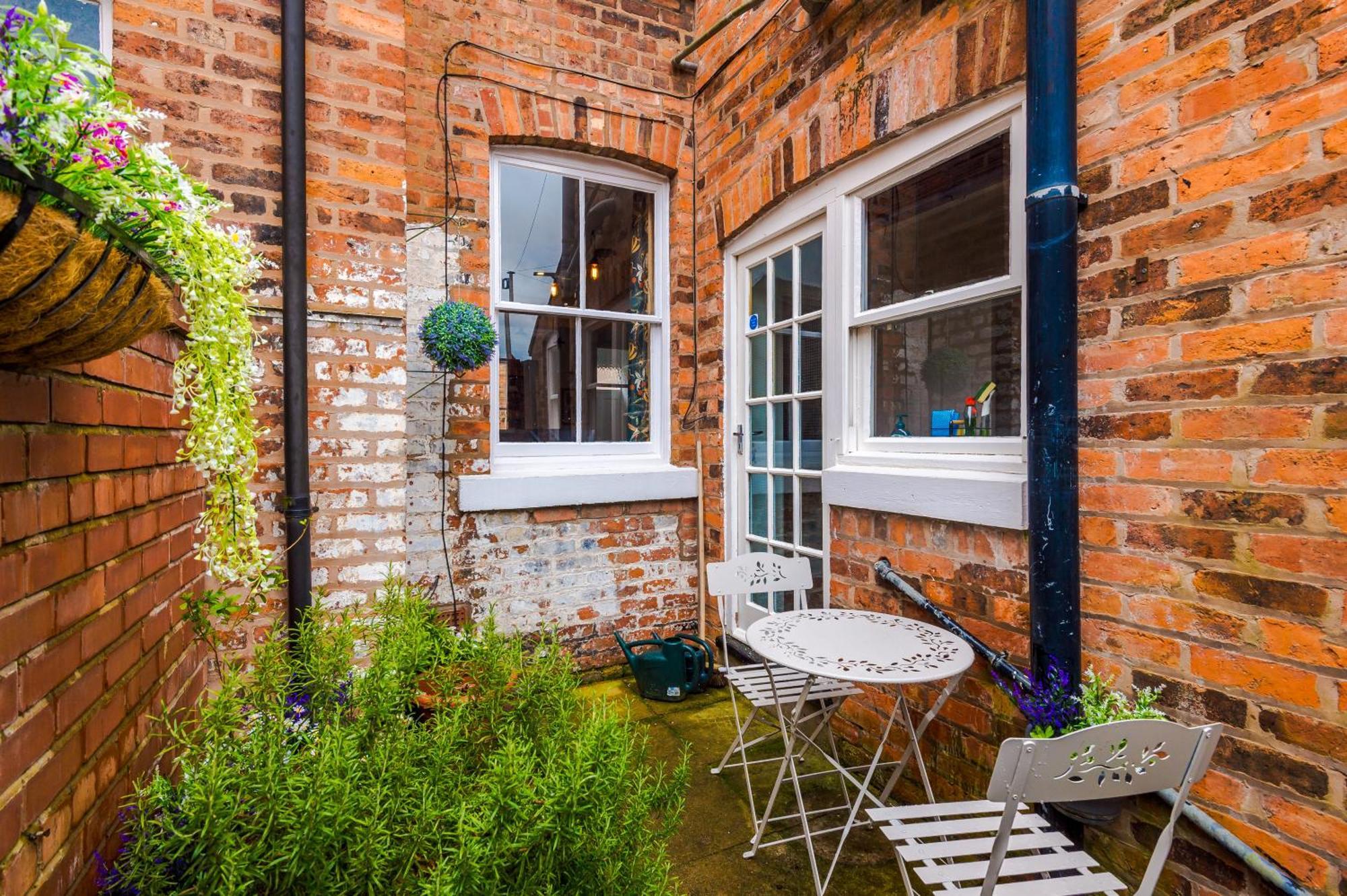 New! Stunning 2-Bed City-Centre Home In Chester By 53 Degrees Property - Ideal For Couples & Groups - Sleeps 6! Ngoại thất bức ảnh